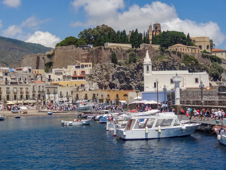Lipari e Dintorni – Itinerari tra natura e borghi