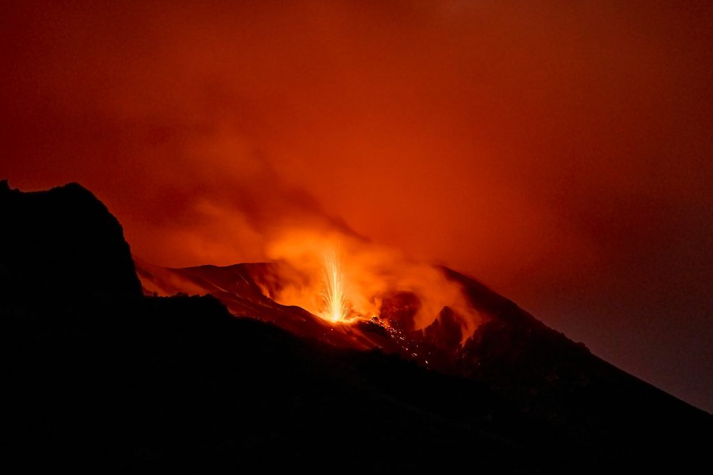 Stromboli – Guida al trekking tra i vulcani attivi